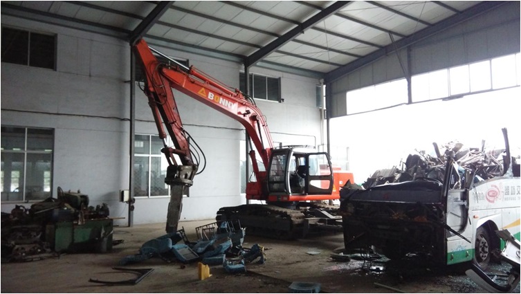 報(bào)廢汽車(chē)拆解機(jī).jpg