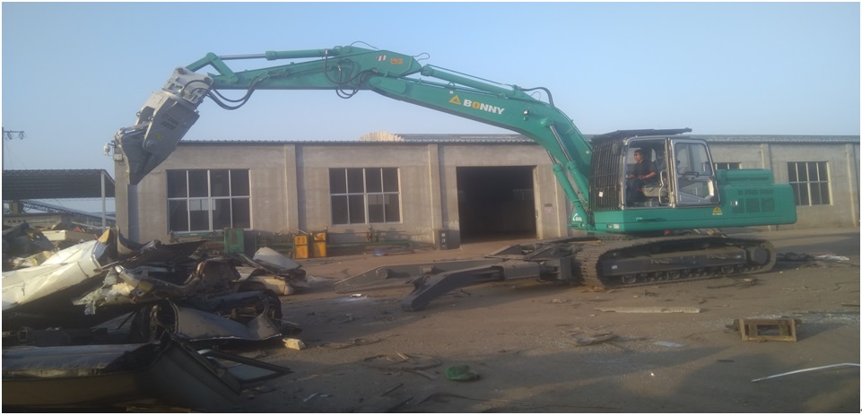 報(bào)廢汽車拆解機(jī)，電動(dòng)報(bào)廢汽車拆解機(jī).jpg