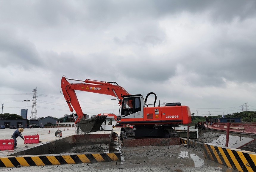 電動(dòng)挖掘機(jī)