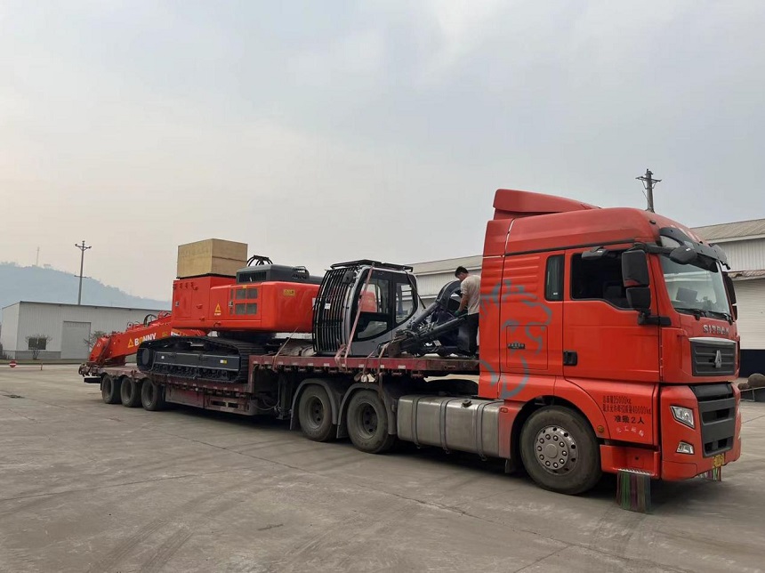 抓料機(jī)發(fā)車現(xiàn)場.jpg 抓料機(jī)發(fā)車現(xiàn)場.jpg