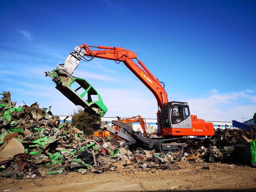報(bào)廢汽車拆解機(jī).jpg 報(bào)廢汽車拆解機(jī).jpg
