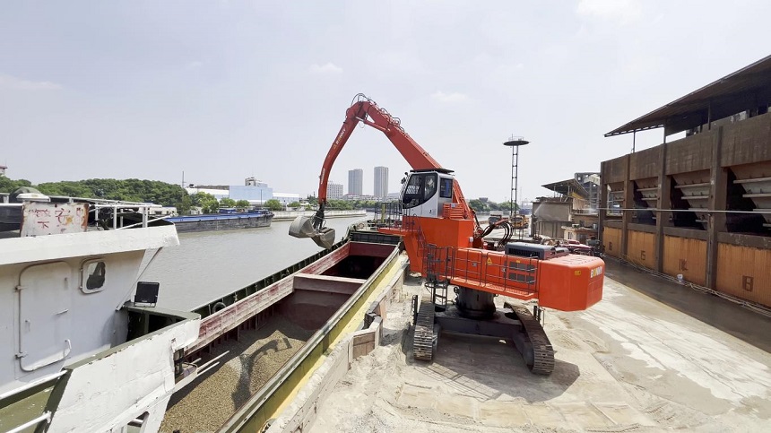 抓料機.jpg 抓料機.jpg